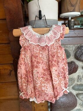 cupcakes & cashmere Pink Floral Baby girl Romper with Lace Trim - 6-9m